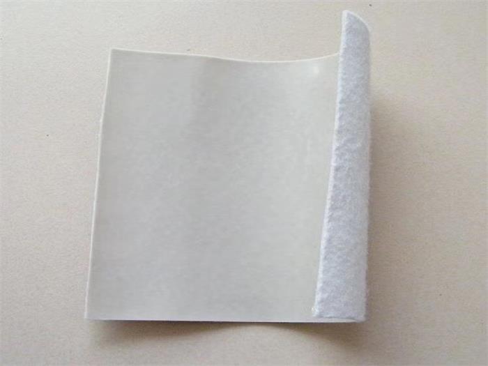 復(fù)合土工膜成品為什么是濕的？